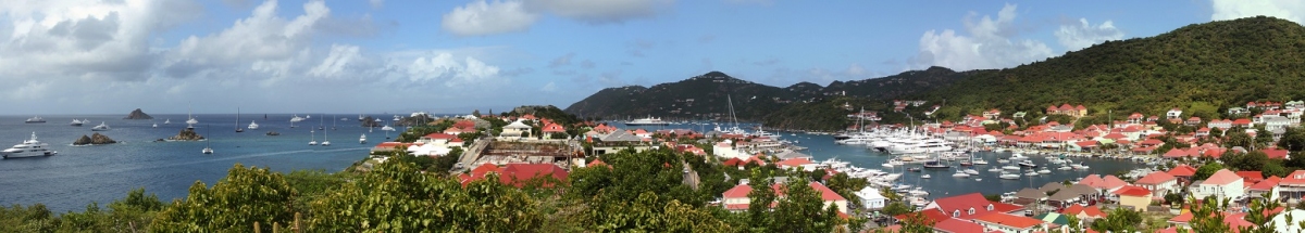 Gustavia Panorama 1 (John M)  [flickr.com]  CC BY-SA 
Información sobre la licencia en 'Verificación de las fuentes de la imagen'